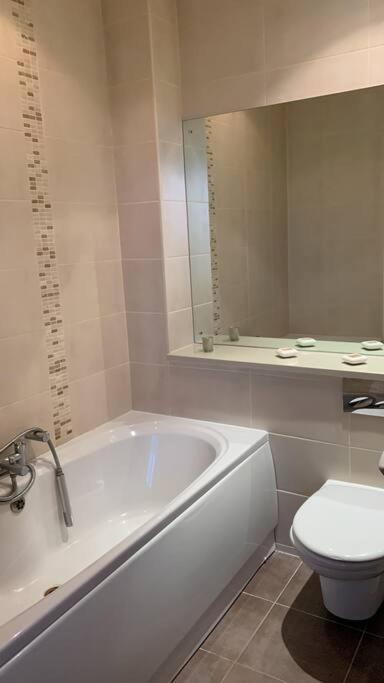 3 Bedroom Penthouse Apartment In לארן מראה חיצוני תמונה