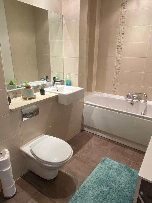 3 Bedroom Penthouse Apartment In לארן מראה חיצוני תמונה